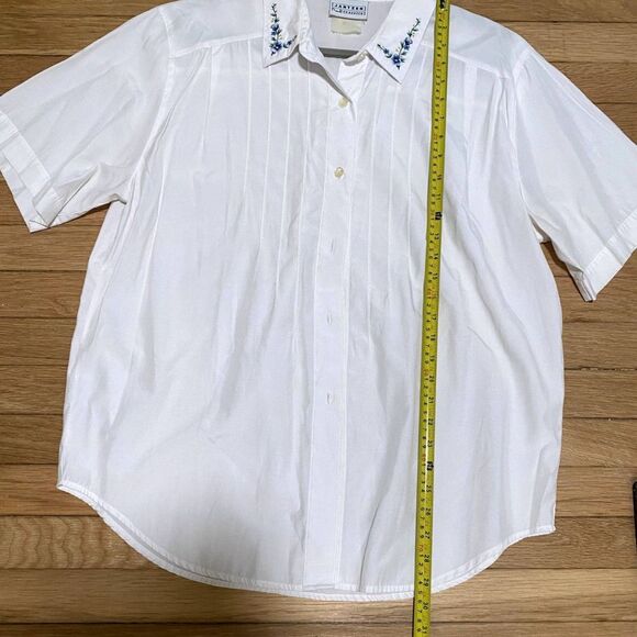 Vintage White Button-up with a Floral Embroidered Collar - Picture 3 of 4